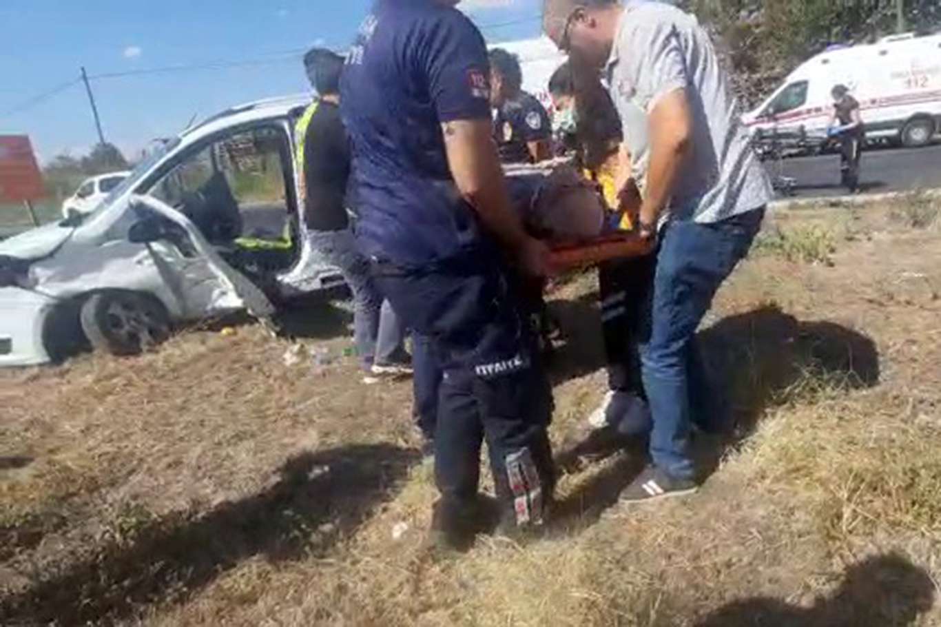 Salihli'de trafik kazası: 2 Yaralı Salihli'de trafik kazası: 2 Yaralı
